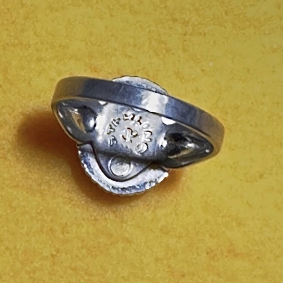 Vintage Genuine NAVAJOSigned JP
JanePopovich Hematite 925Sterling
Silver Ring - Picture 2 of 5